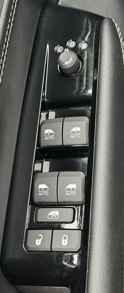 2024 Jeep Wagoneer Series III 4x4 Photo