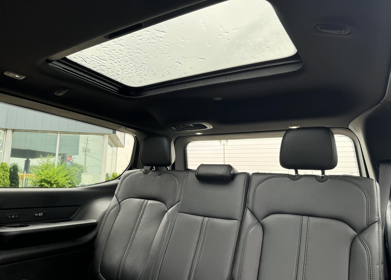 2024 Jeep Wagoneer Series III 4x4 Photo