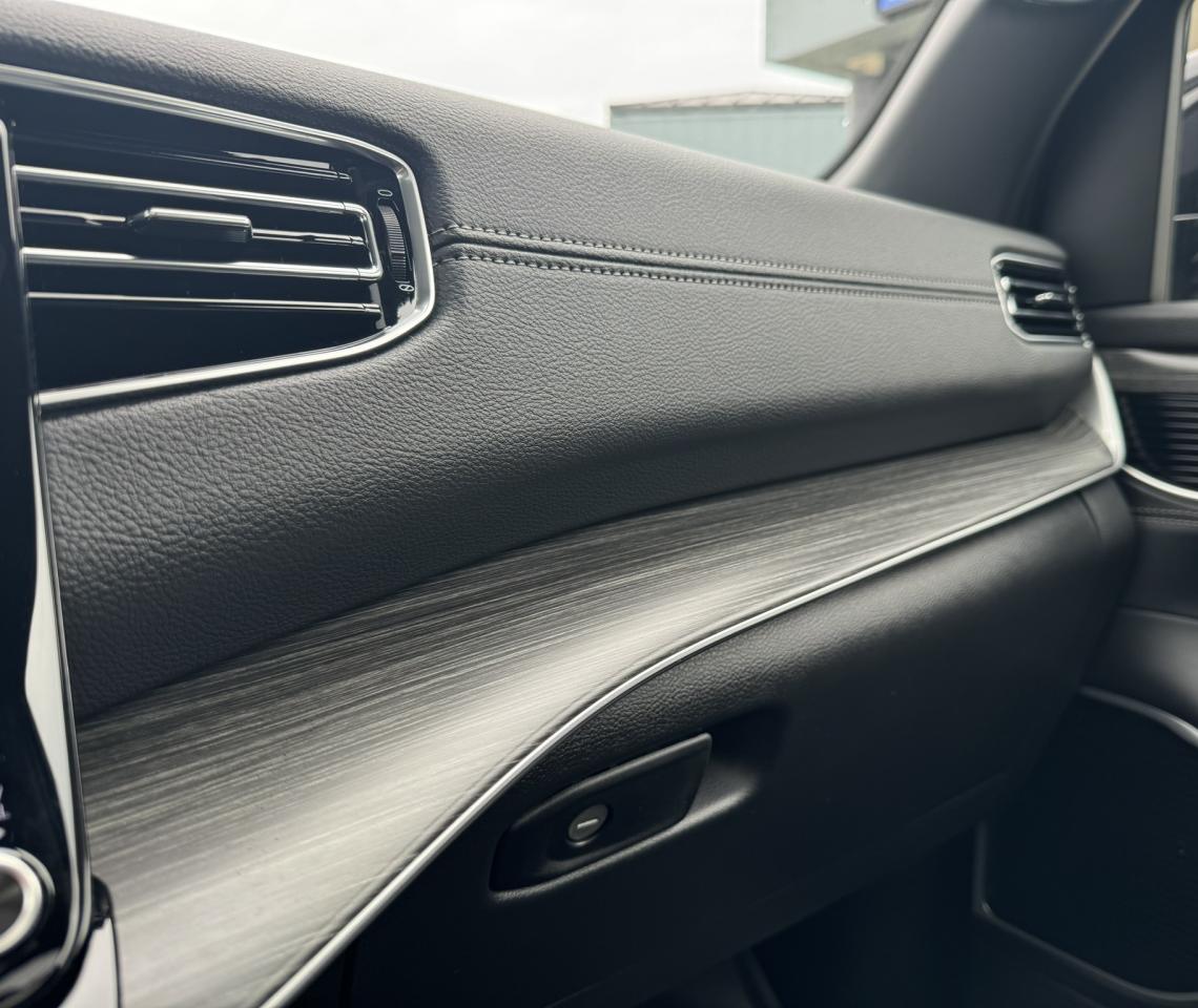 2024 Jeep Wagoneer Series III 4x4 Photo