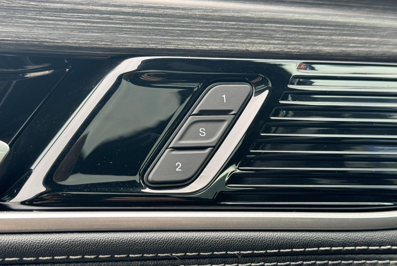 2024 Jeep Wagoneer Series III 4x4 Photo