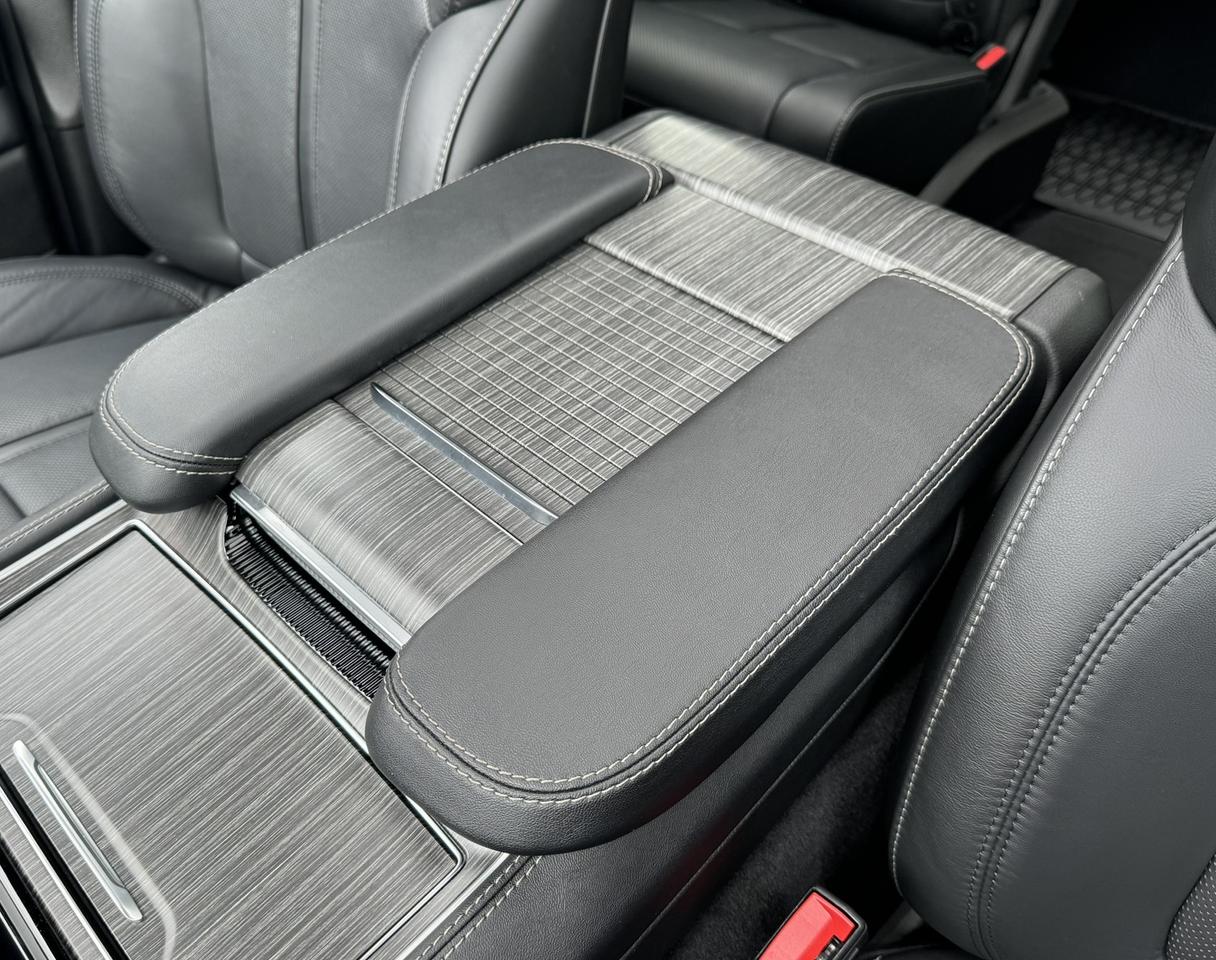 2024 Jeep Wagoneer Series III 4x4 Photo