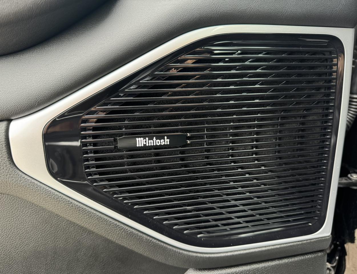 2024 Jeep Wagoneer Series III 4x4 Photo