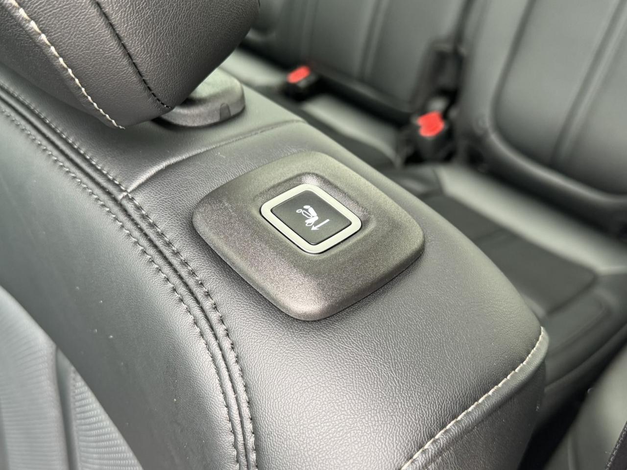 2024 Jeep Wagoneer Series III 4x4 Photo