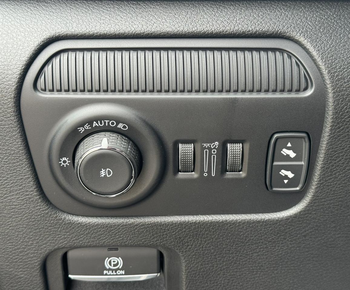 2024 Jeep Wagoneer Series III 4x4 Photo