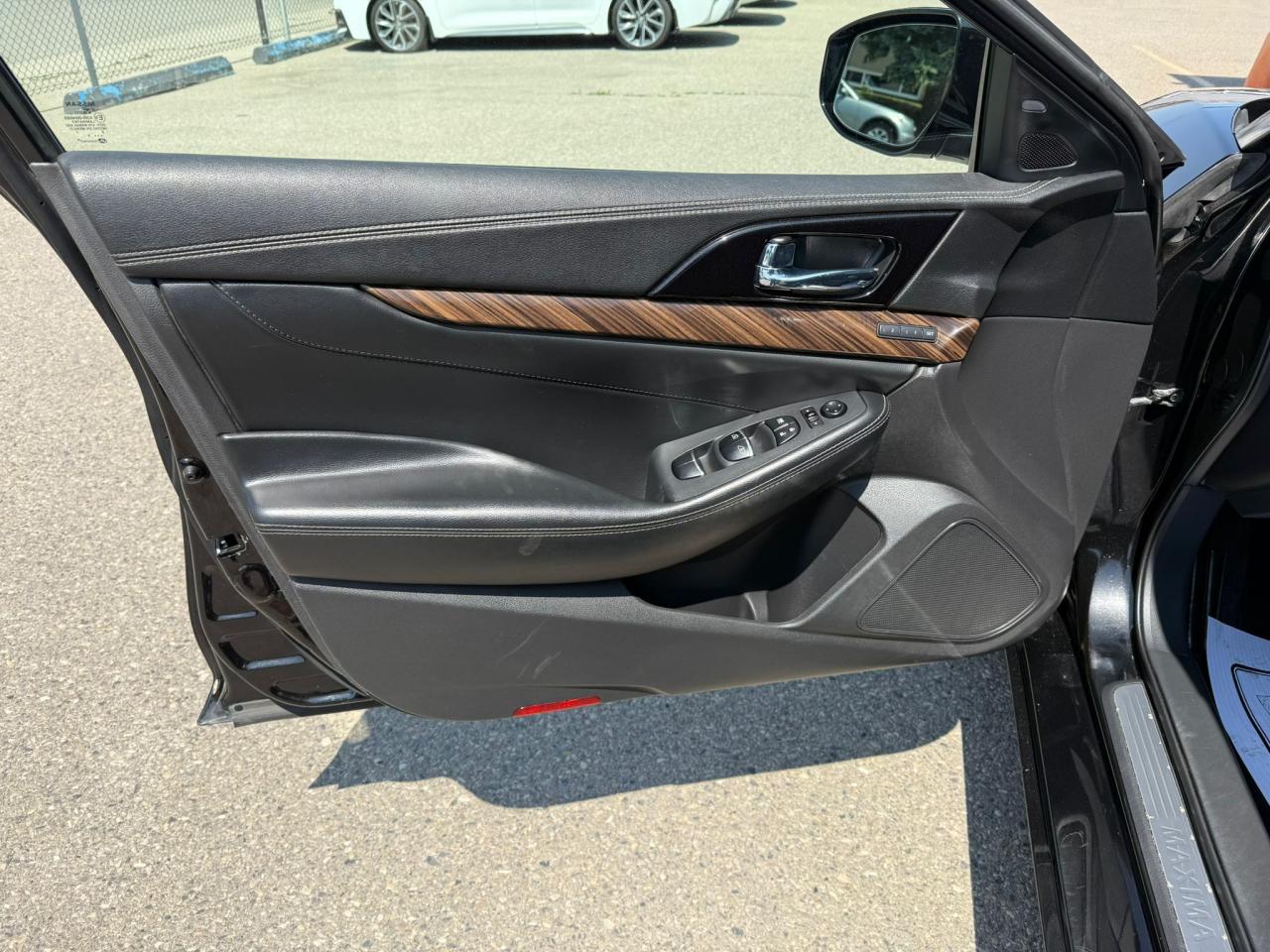 2016 Nissan Maxima Platinum - Photo #17