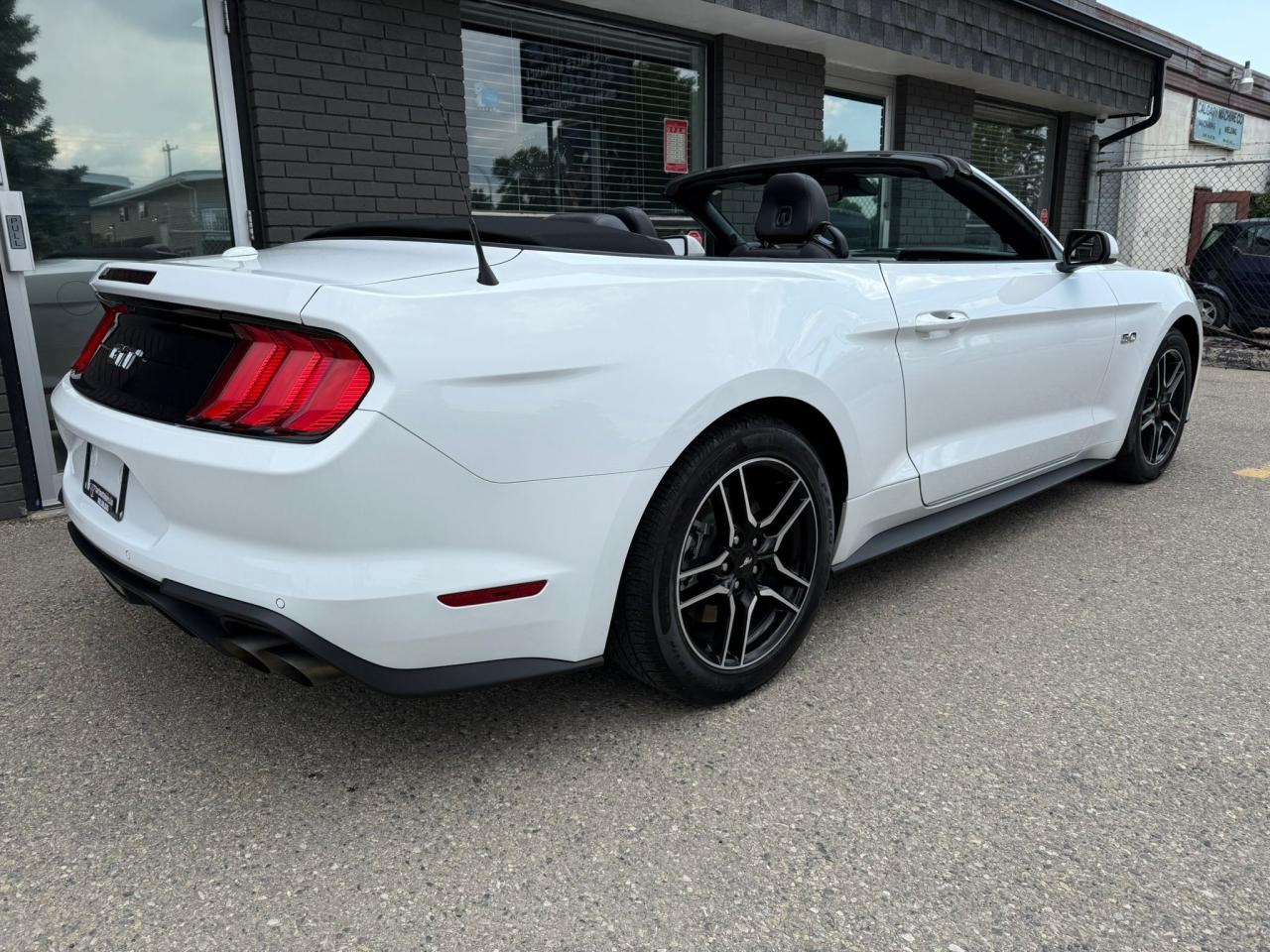 2022 Ford Mustang GT Premium Convertible 6spd Manual - Photo #3