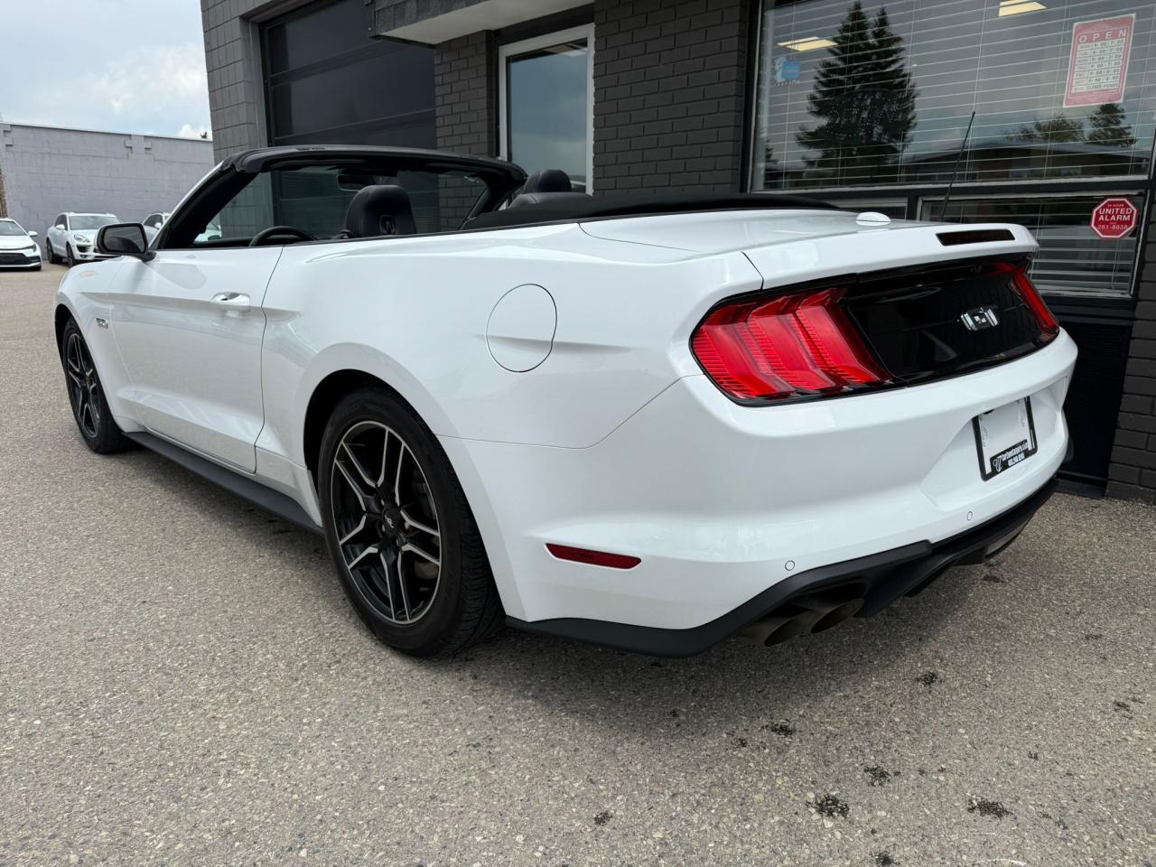 2022 Ford Mustang GT Premium Convertible 6spd Manual - Photo #10