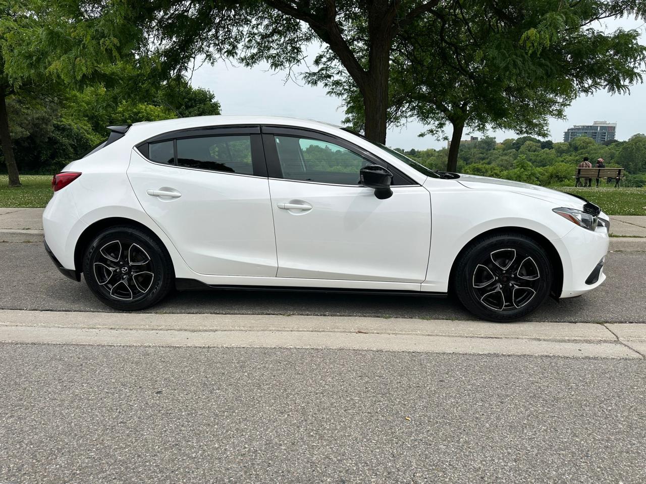 2016 Mazda MAZDA3 1 OWNER / NO ACCIDENTS / LOW KM'S / GS / LOCAL CAR Photo4