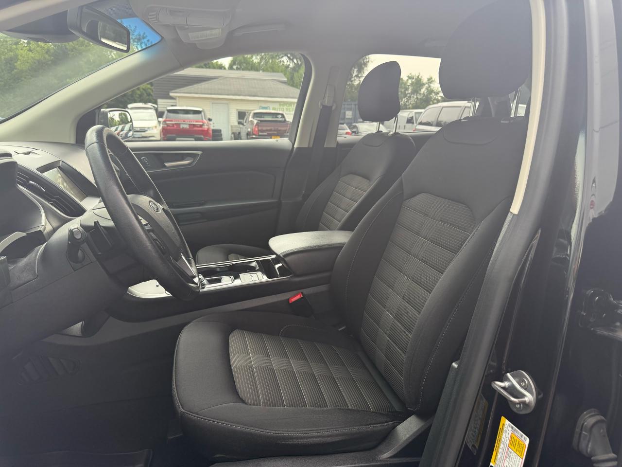 2019 Ford Edge SEL Photo11