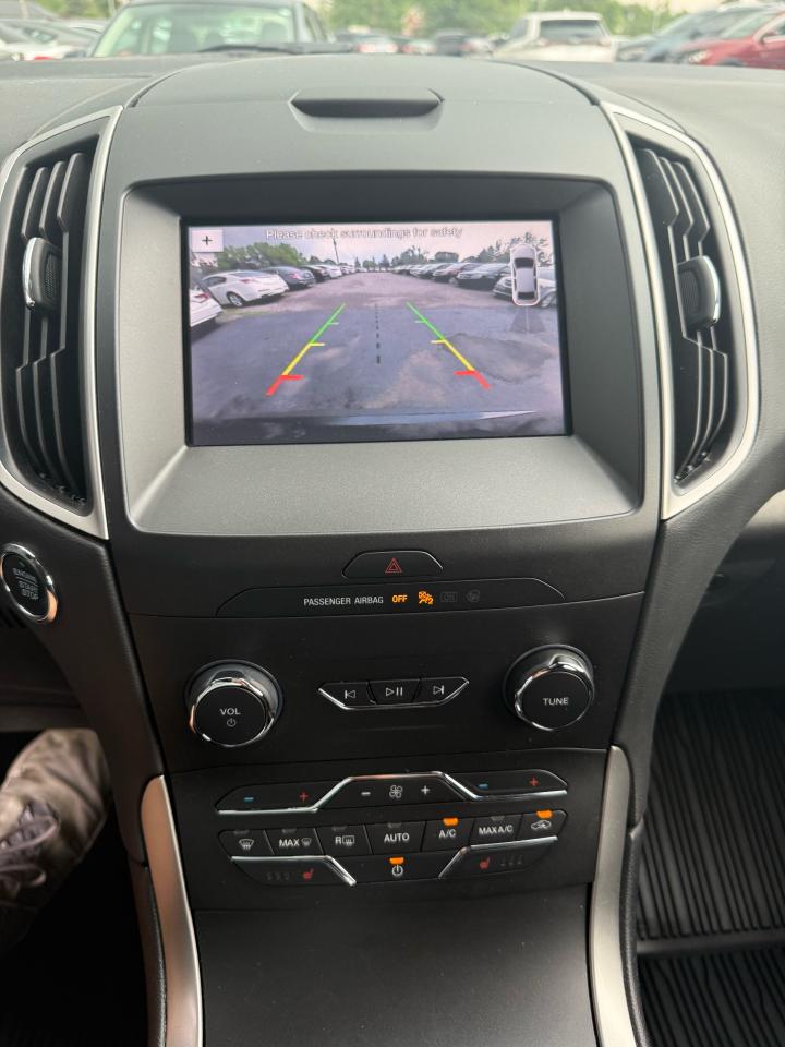 2019 Ford Edge SEL Photo14