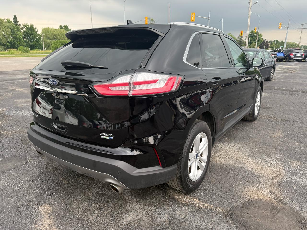 2019 Ford Edge SEL Photo3