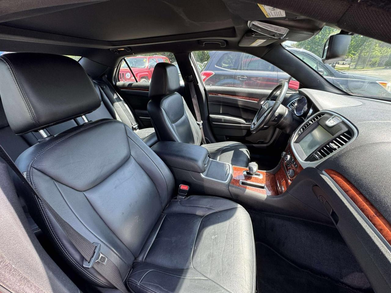 2013 Chrysler 300 Touring  - Photo #9