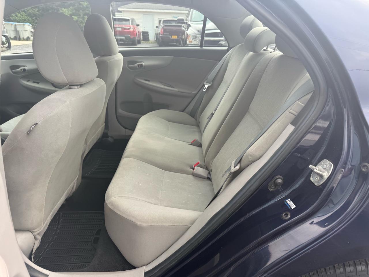2011 Toyota Corolla CE Photo11