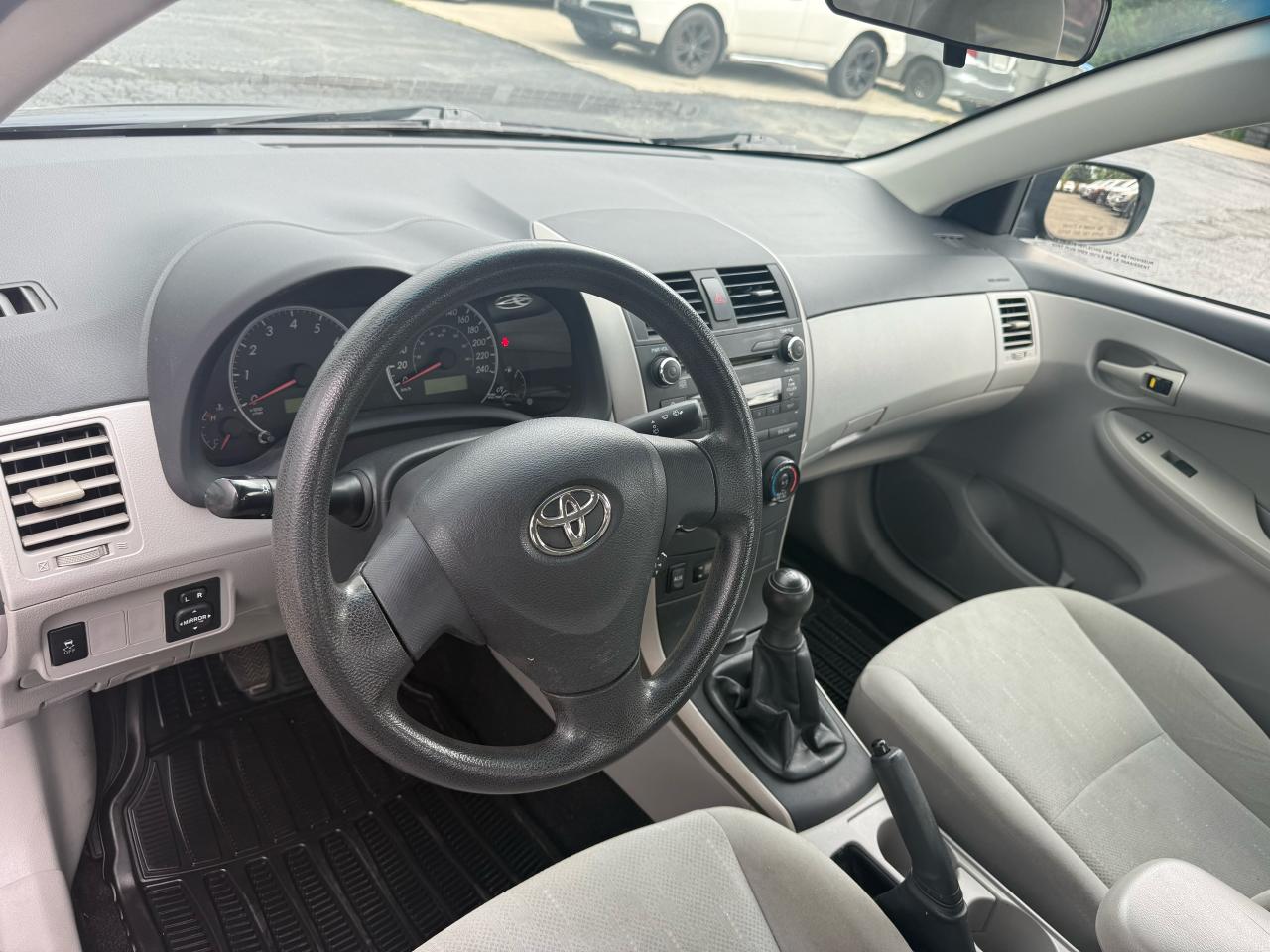 2011 Toyota Corolla CE Photo12