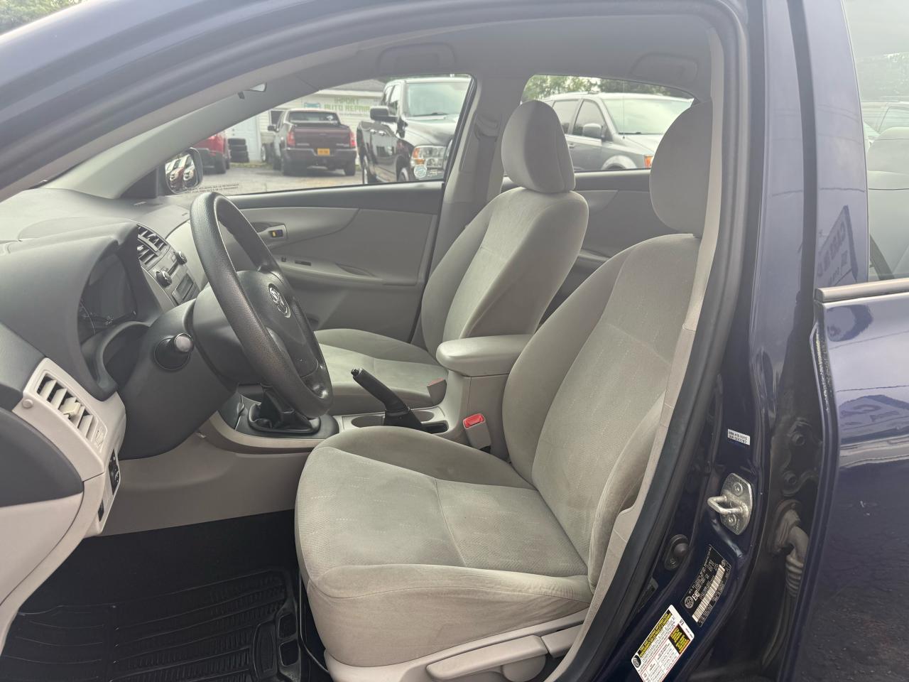 2011 Toyota Corolla CE Photo10