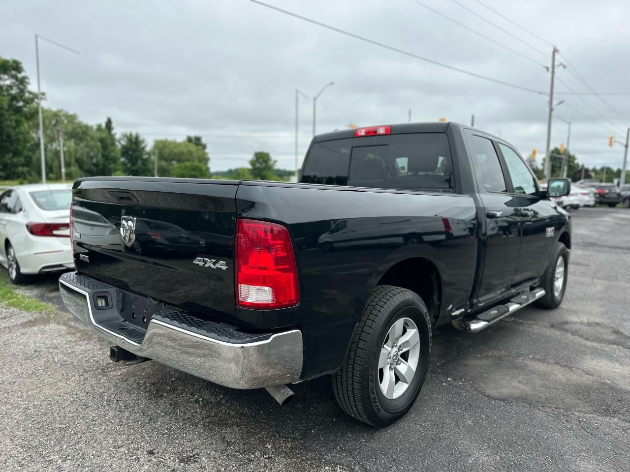 2016 RAM 1500 SLT Photo3