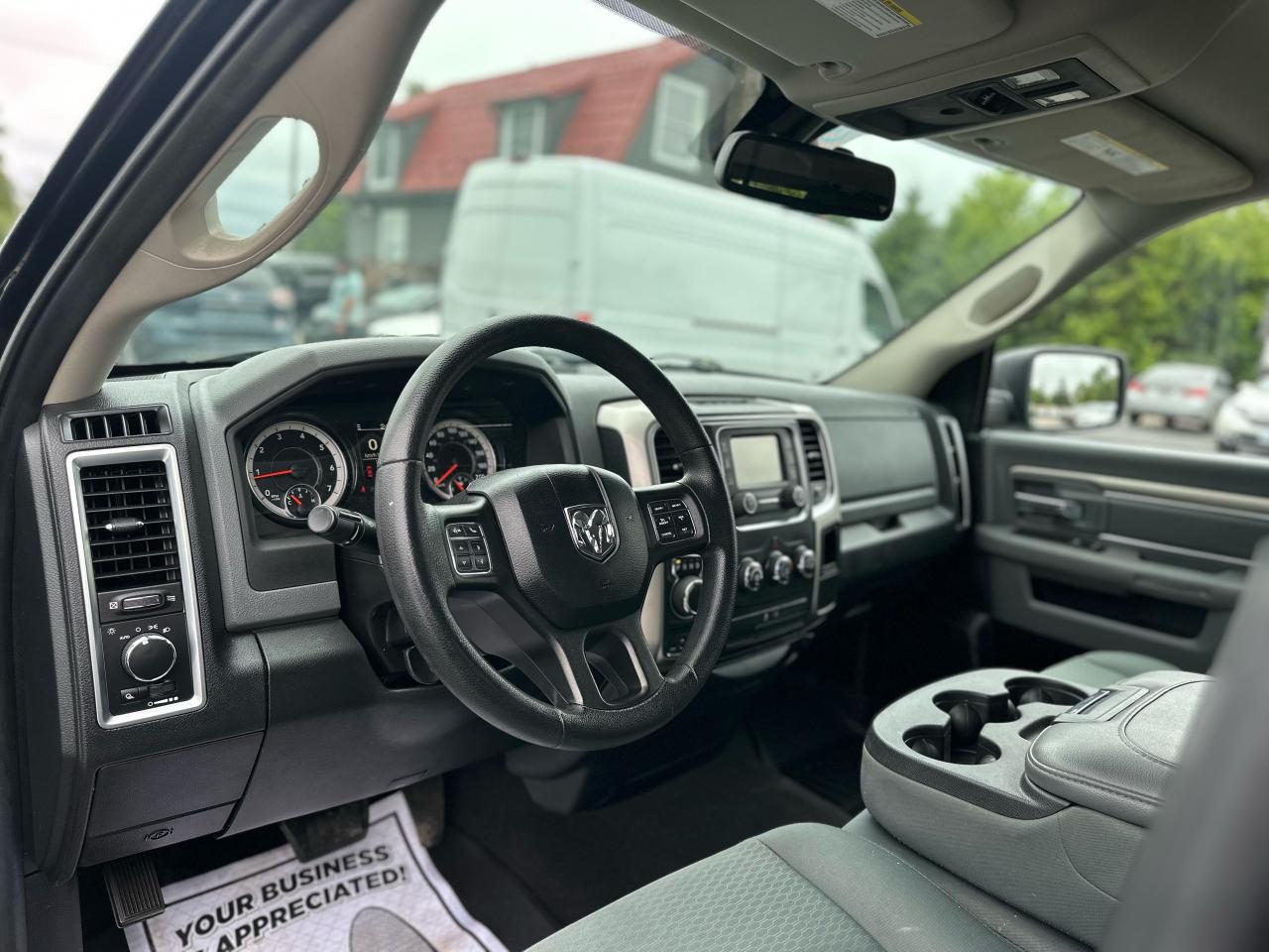 2016 RAM 1500 SLT Photo11