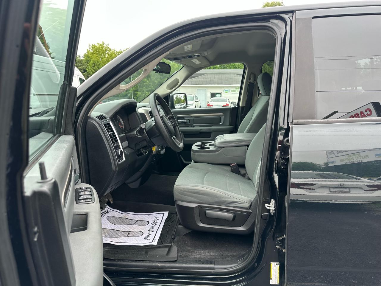 2016 RAM 1500 SLT Photo10