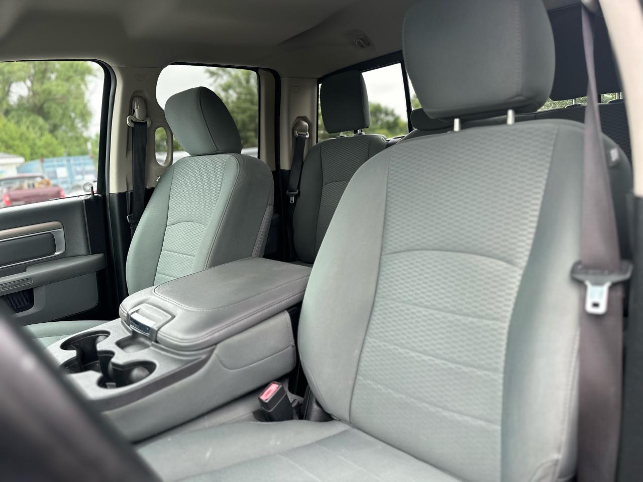 2016 RAM 1500 SLT Photo12