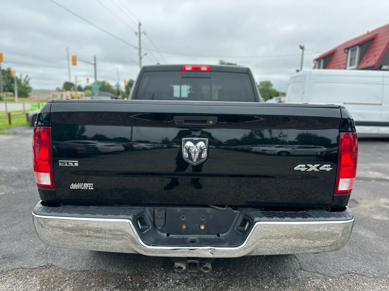 2016 RAM 1500 SLT Photo4