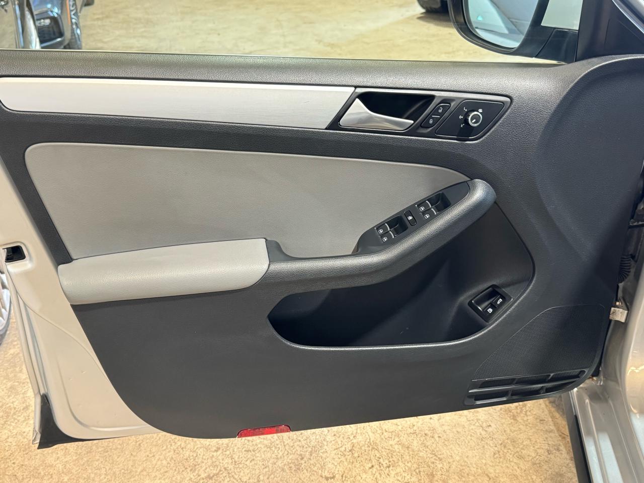 2013 Volkswagen Jetta HYBRID|KEYLESS|HEATED SEATS|CRUISE CONTROL| - Photo #6