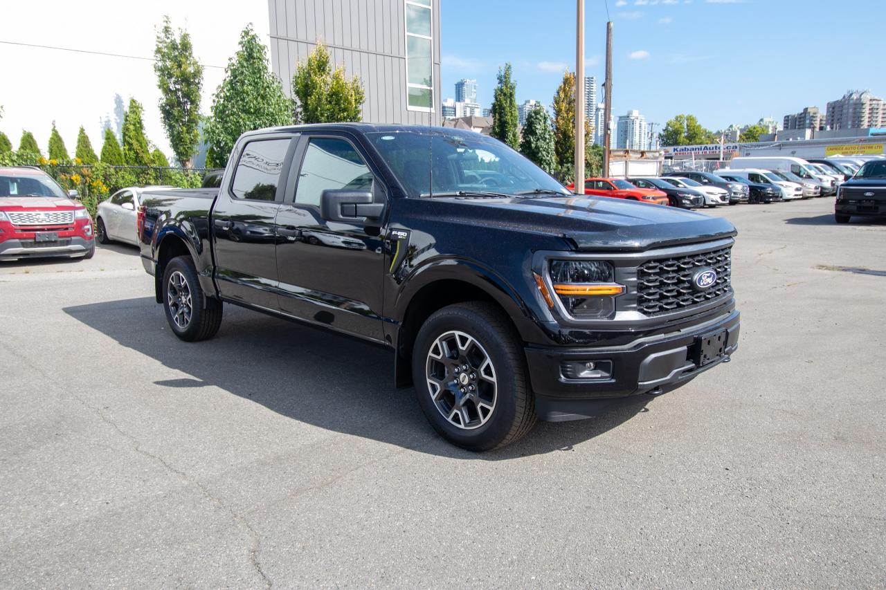 2025 Ford F-150 STX 4WD SuperCrew 5.5' Box Photo3