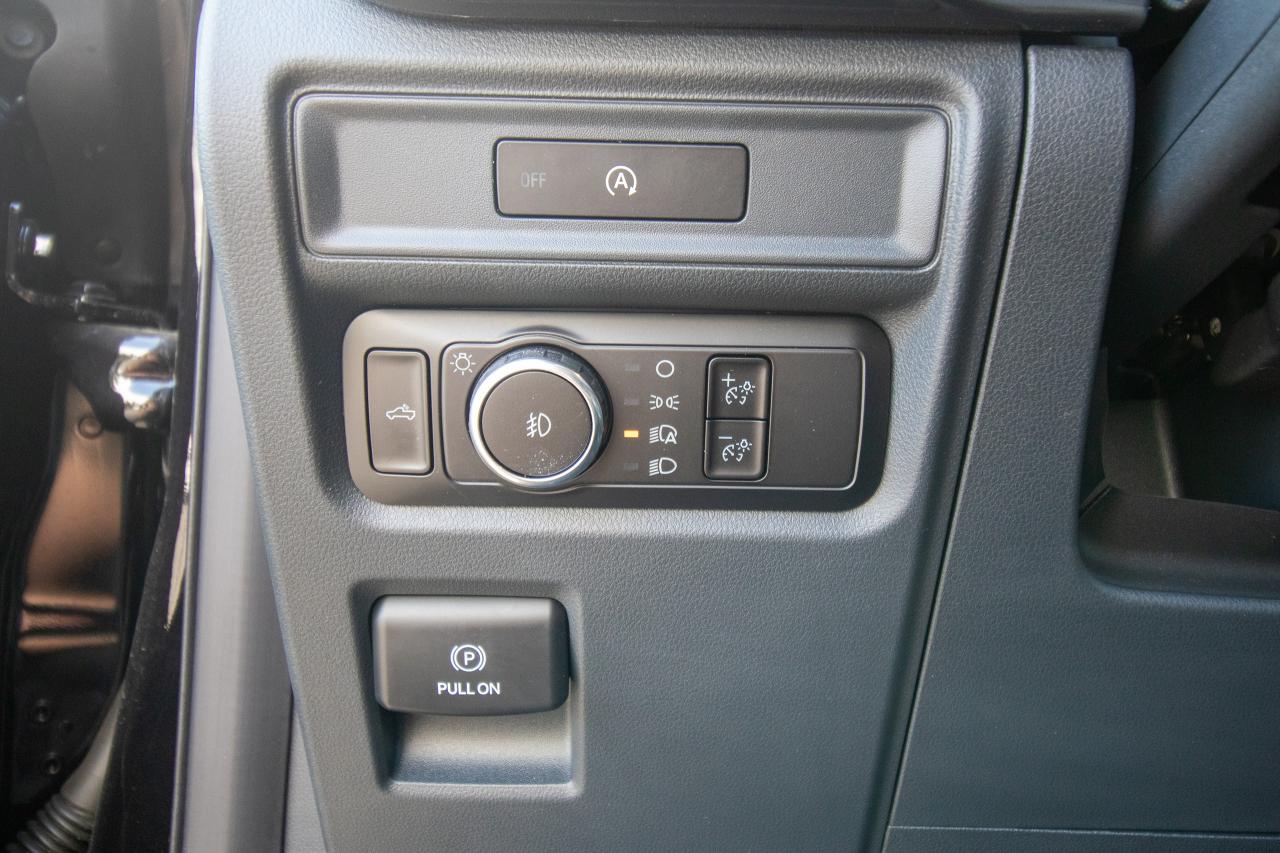 2025 Ford F-150 STX 4WD SuperCrew 5.5' Box Photo5