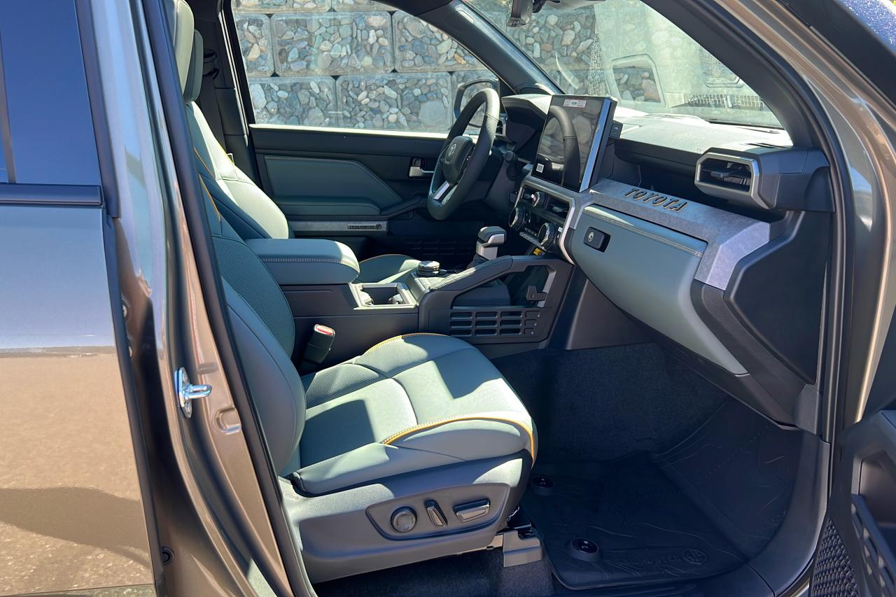 2025 Toyota Tacoma HV DOUBLE CAB TRAILHUNTER Photo