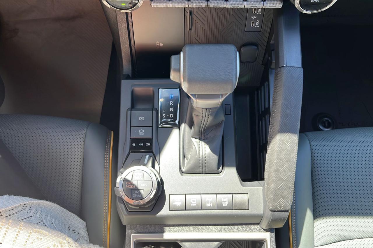 2025 Toyota Tacoma HV DOUBLE CAB TRAILHUNTER Photo