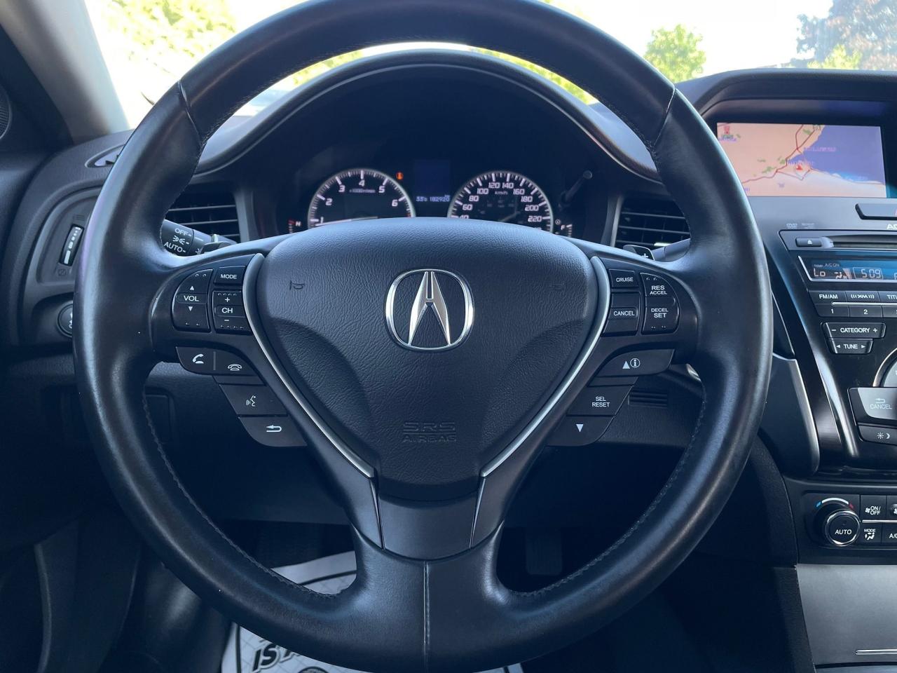 2015 Acura ILX Tech Pkg *NAV, LEATHER HEATED SEATS, SUNROOF* - Photo #11
