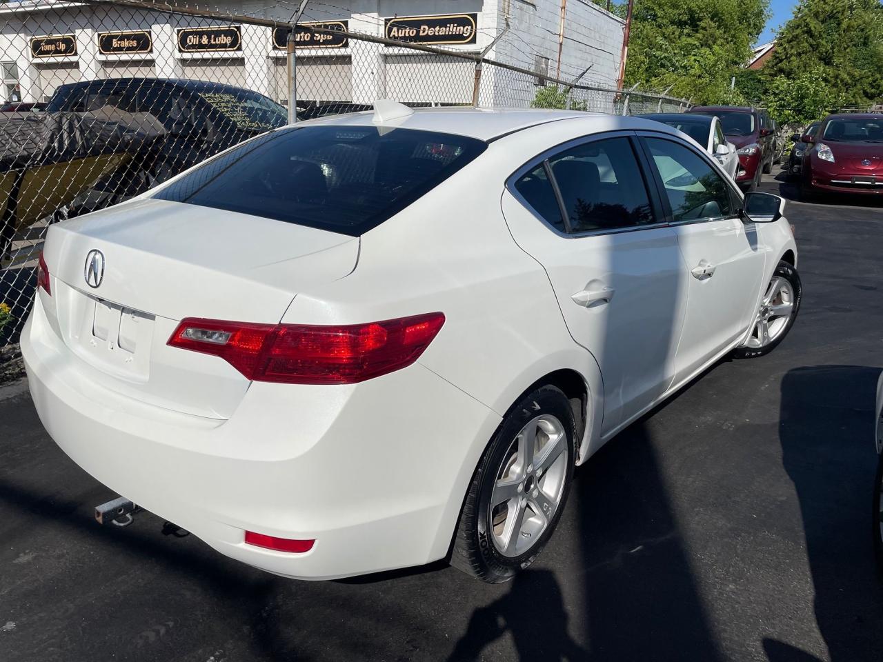2015 Acura ILX Tech Pkg *NAV, LEATHER HEATED SEATS, SUNROOF* - Photo #5