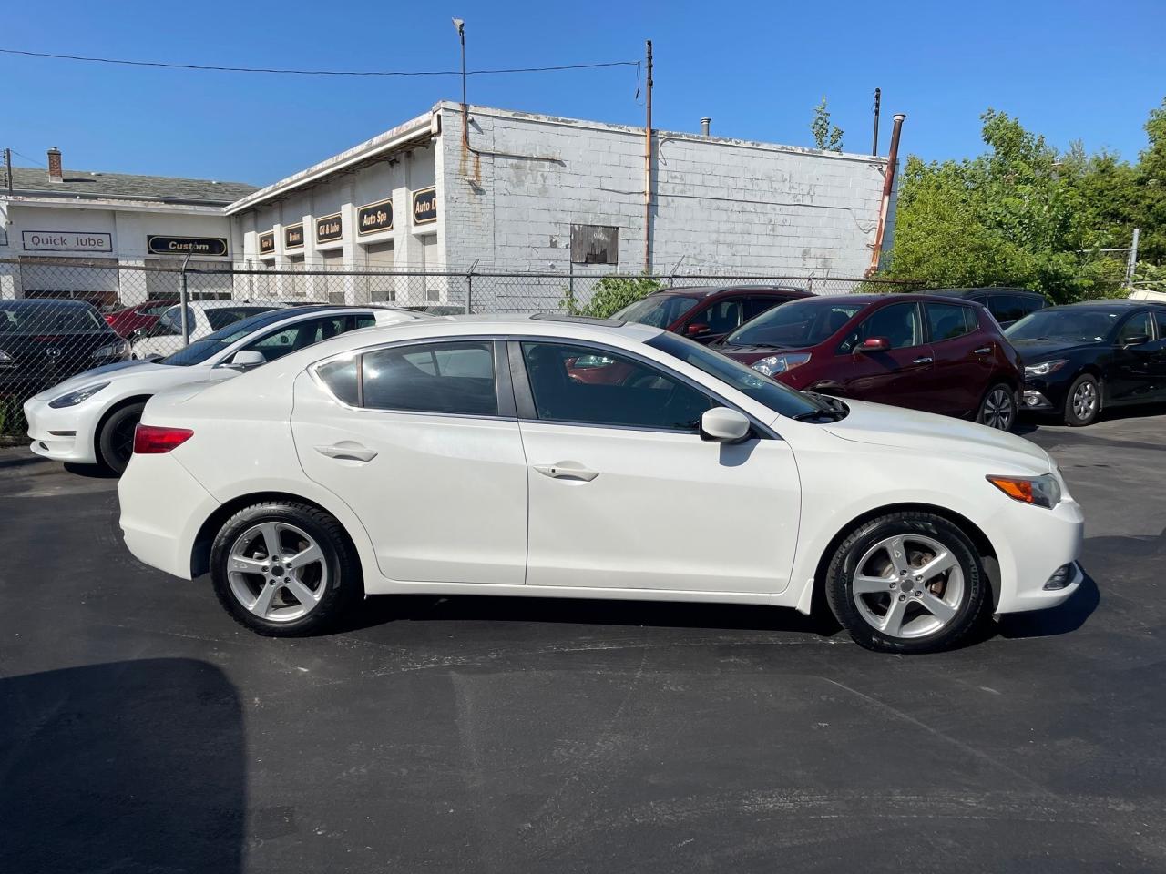 2015 Acura ILX Tech Pkg *NAV, LEATHER HEATED SEATS, SUNROOF* - Photo #4