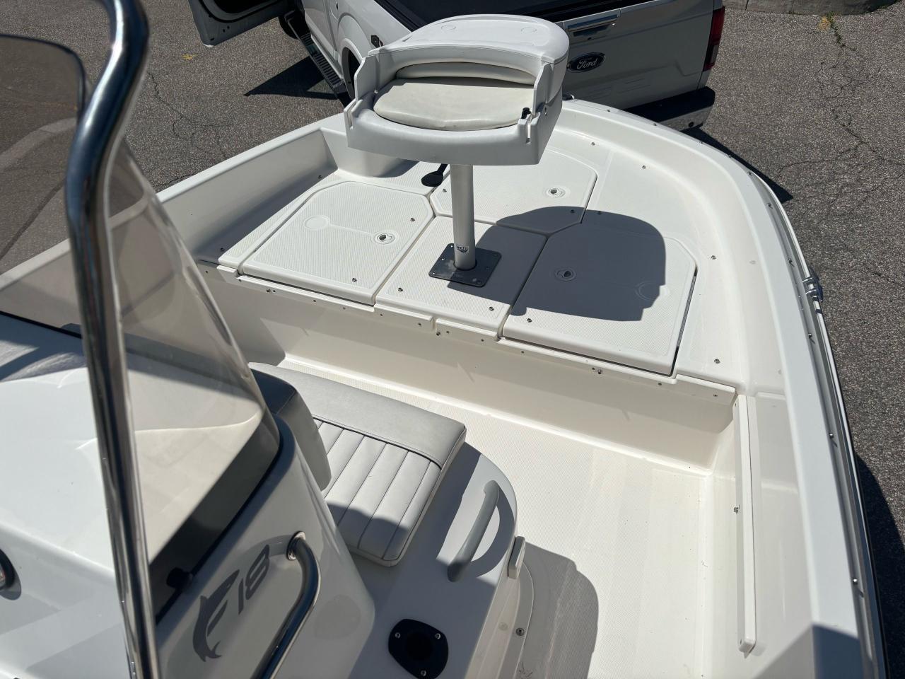 2016 Bayliner Element F18 center console - Photo #12