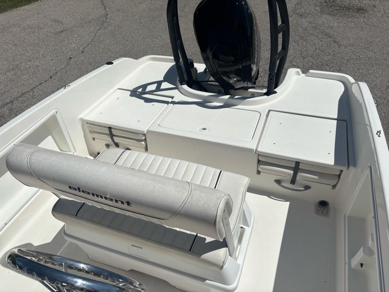 2016 Bayliner Element F18 center console - Photo #10