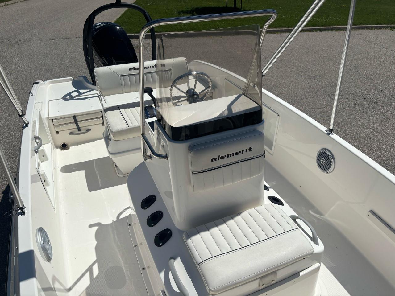 2016 Bayliner Element F18 center console - Photo #9