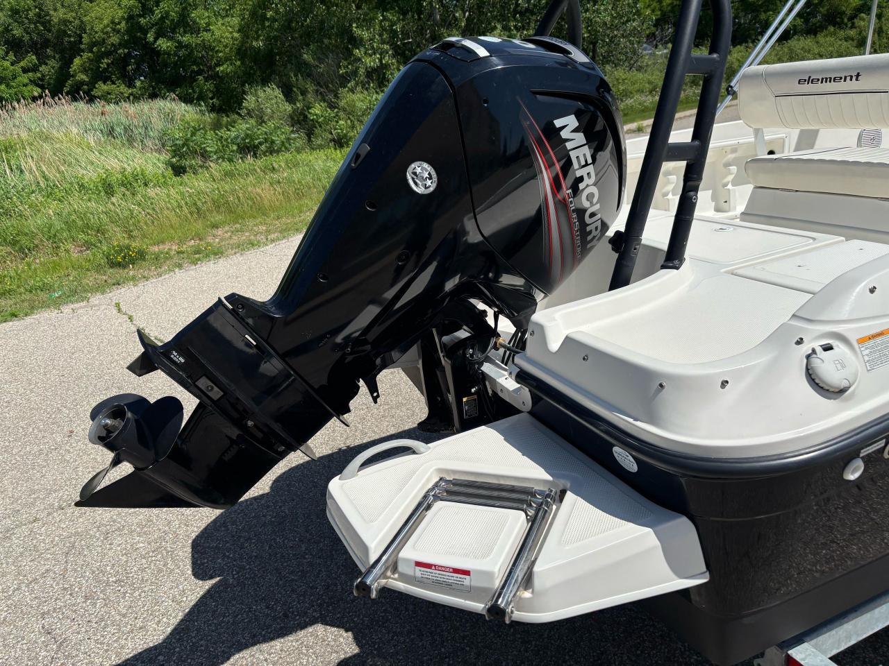 2016 Bayliner Element F18 center console - Photo #6