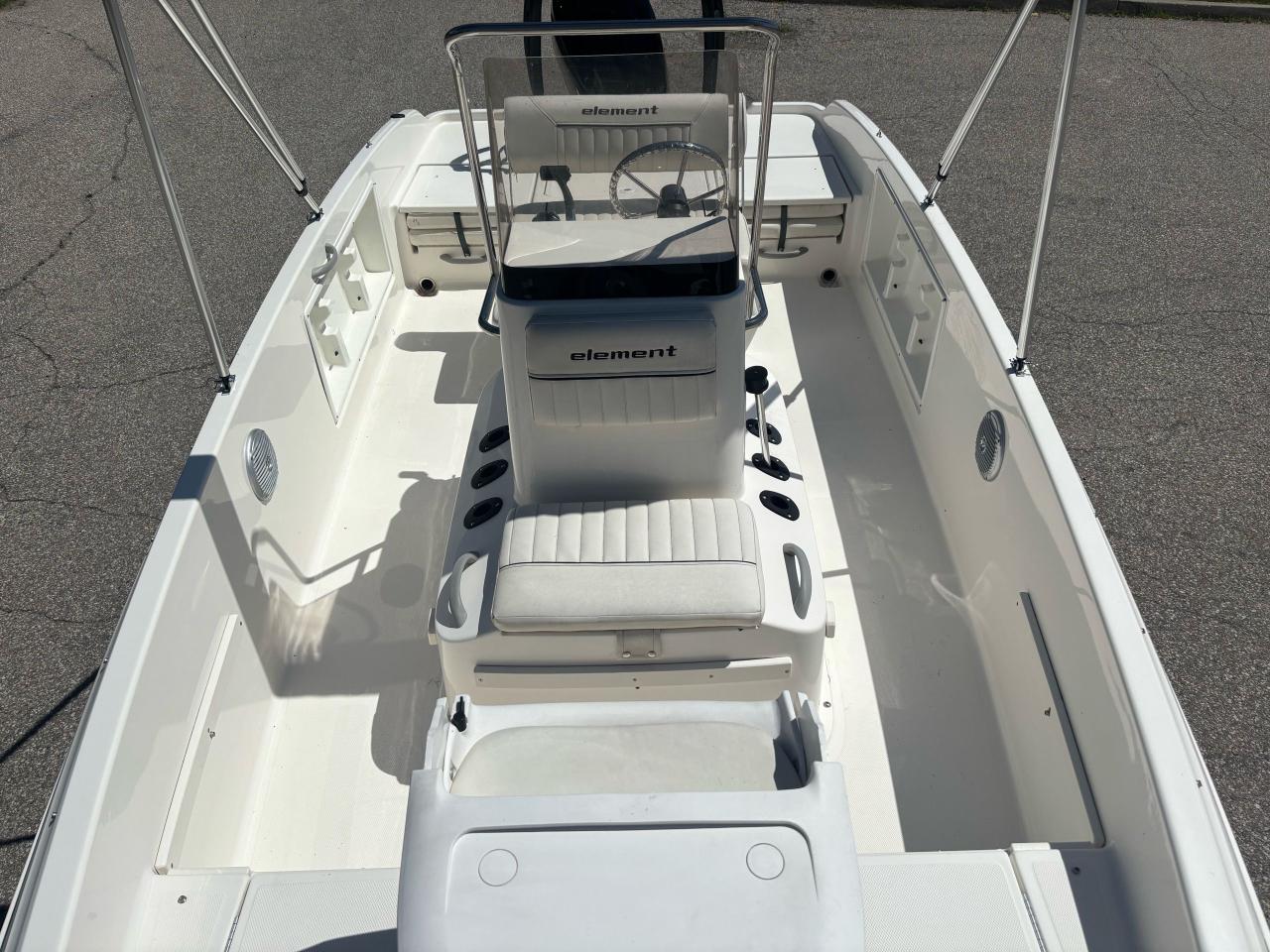 2016 Bayliner Element F18 center console - Photo #8