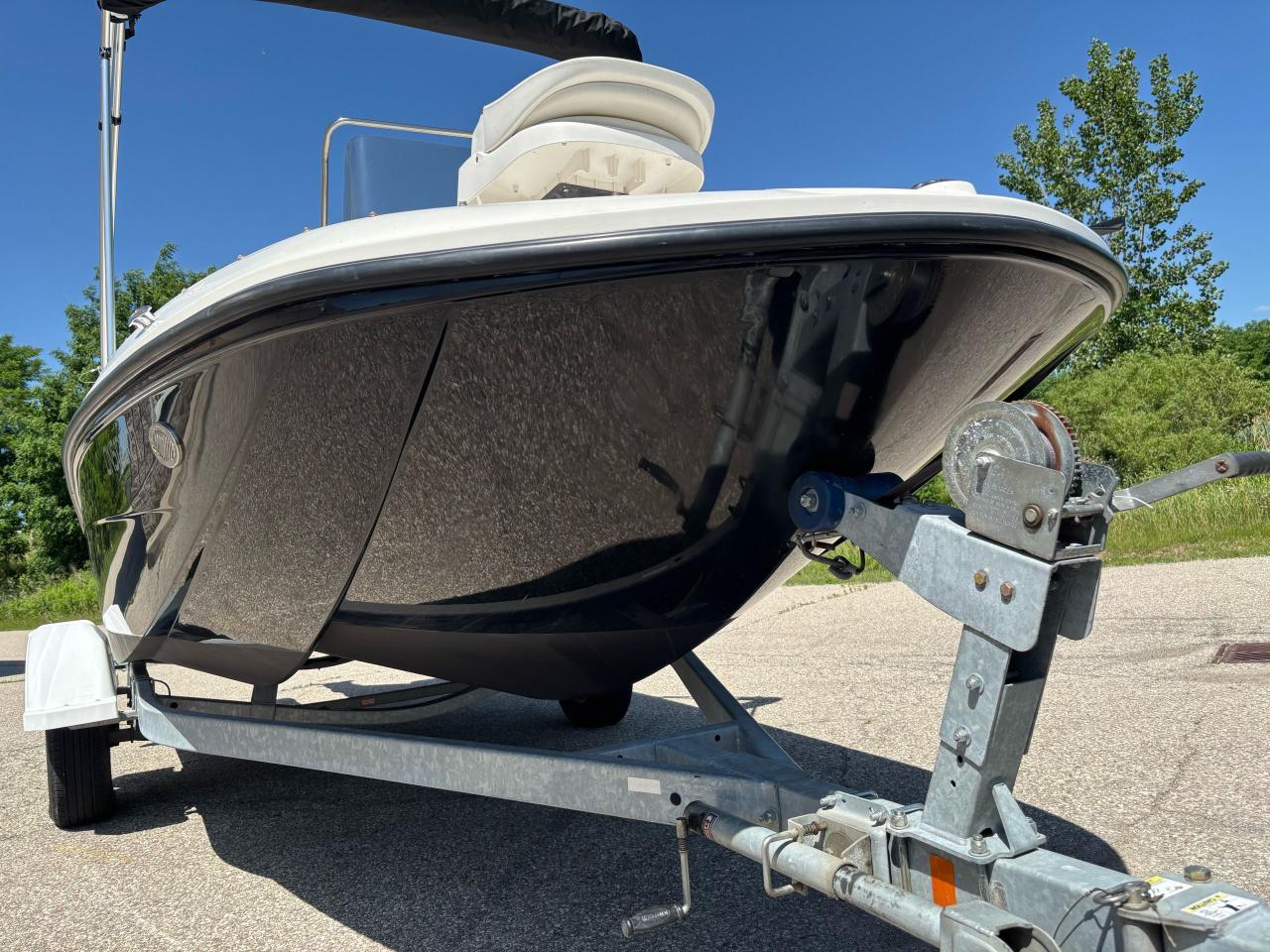 2016 Bayliner Element F18 center console - Photo #15