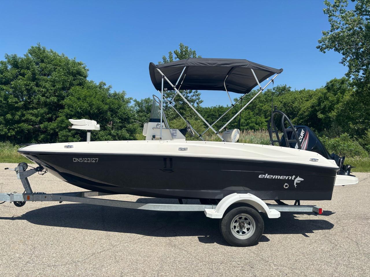 2016 Bayliner Element F18 center console - Photo #14