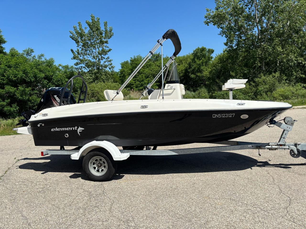 2016 Bayliner Element F18 center console - Photo #4