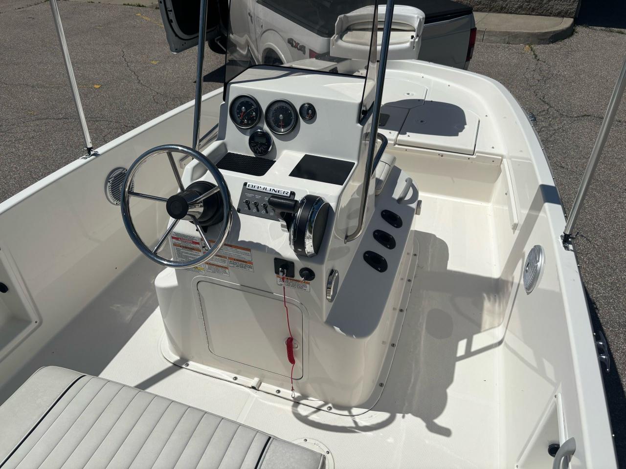 2016 Bayliner Element F18 center console - Photo #7