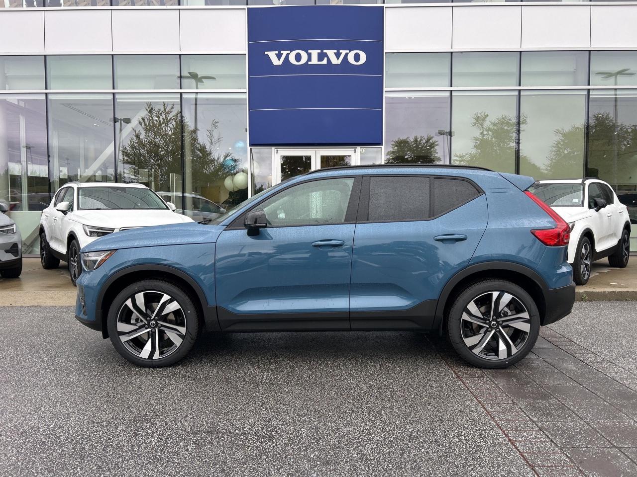 New 2025 Volvo XC40 B5 AWD Plus Dark Theme for sale in Surrey, BC