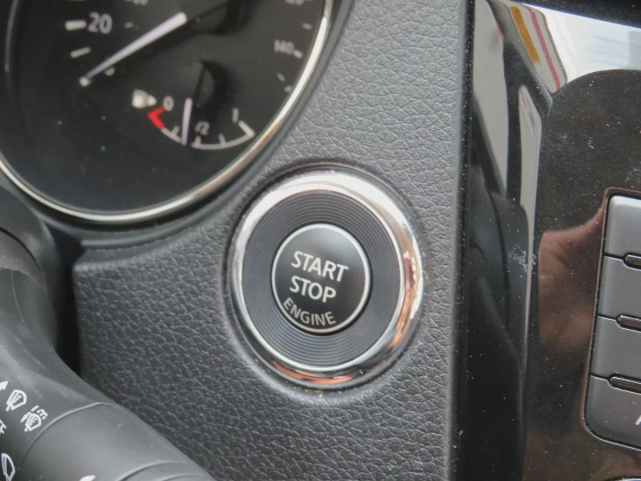 2019 Nissan Qashqai SL (**LOW KM!!**CLEAN TITLE/NO ACCIDENTS!!**SAFETY/CERTIFIED!!**AWD**ALLOY RIMS**LEATHER**SUNROOF**NAVIGATION**HEATED SEATS/STEERING WHEEL**DUAL CLIMATE CONTROL**PUSH BUTTON START**POWER SEATS**360 DEGREE REVERSE CAMERA**DIGITAL TOUCHSCREEN**LEATHER WRAPP Photo