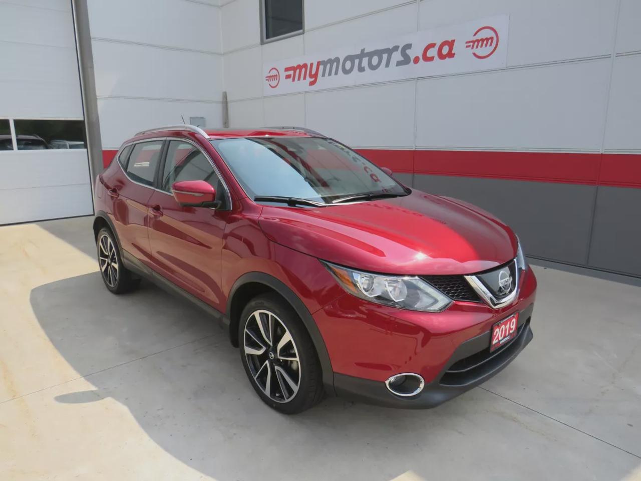 2019 Nissan Qashqai SL  | Low Km | Clean Title | No Accidents | Safety Certified | AWD | Alloy Rims | Leather | Sunroof | Navigation | Heated Seats | Heated Steering Wheel | Dual Climate Control | Push Button Start | Power Seats | 360 Degree Reverse Camera | Touchscreen Photo