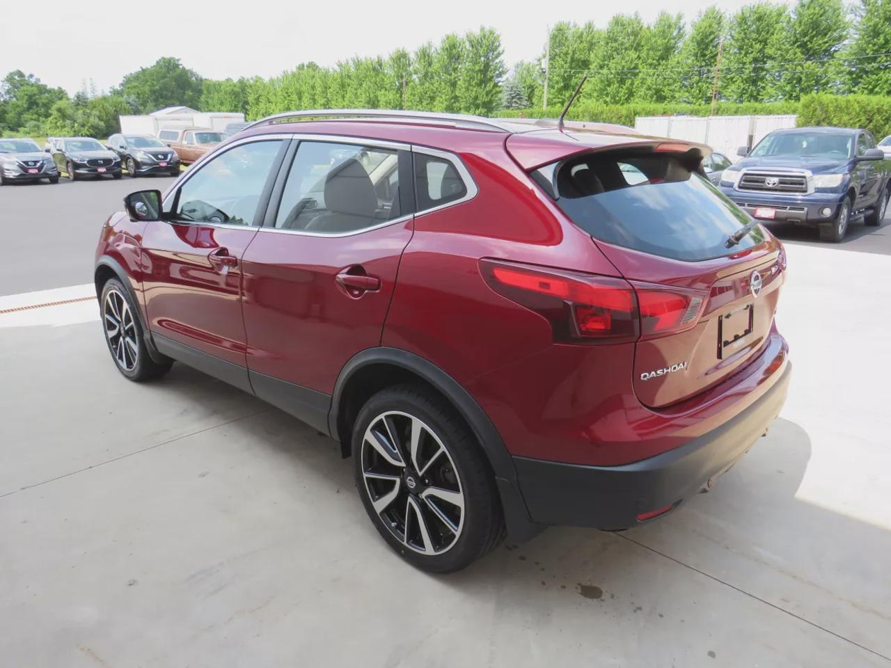 2019 Nissan Qashqai SL  | Low Km | Clean Title | No Accidents | Safety Certified | AWD | Alloy Rims | Leather | Sunroof | Navigation | Heated Seats | Heated Steering Wheel | Dual Climate Control | Push Button Start | Power Seats | 360 Degree Reverse Camera | Touchscreen Photo2