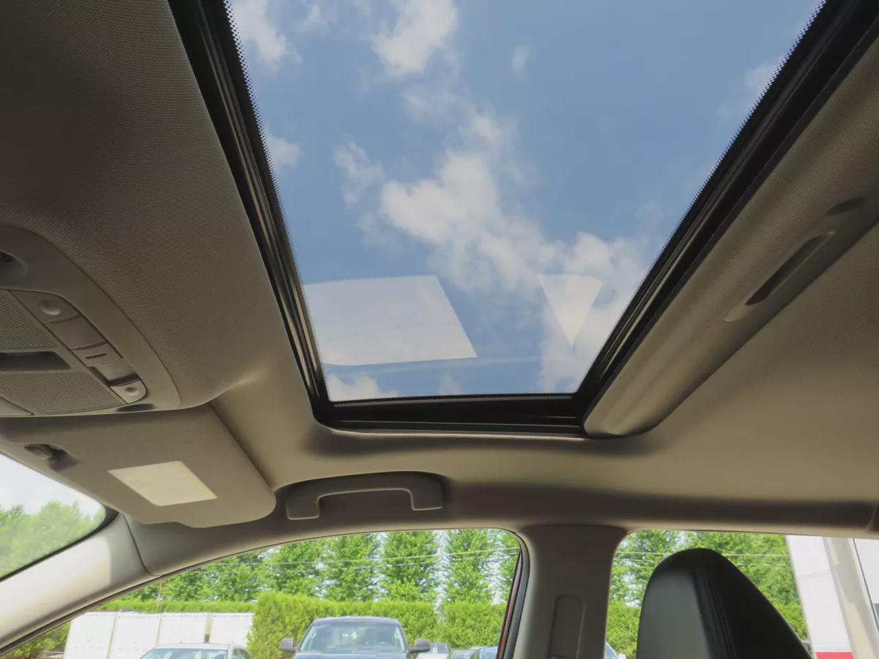2019 Nissan Qashqai SL  | Low Km | Clean Title | No Accidents | Safety Certified | AWD | Alloy Rims | Leather | Sunroof | Navigation | Heated Seats | Heated Steering Wheel | Dual Climate Control | Push Button Start | Power Seats | 360 Degree Reverse Camera | Touchscreen Photo