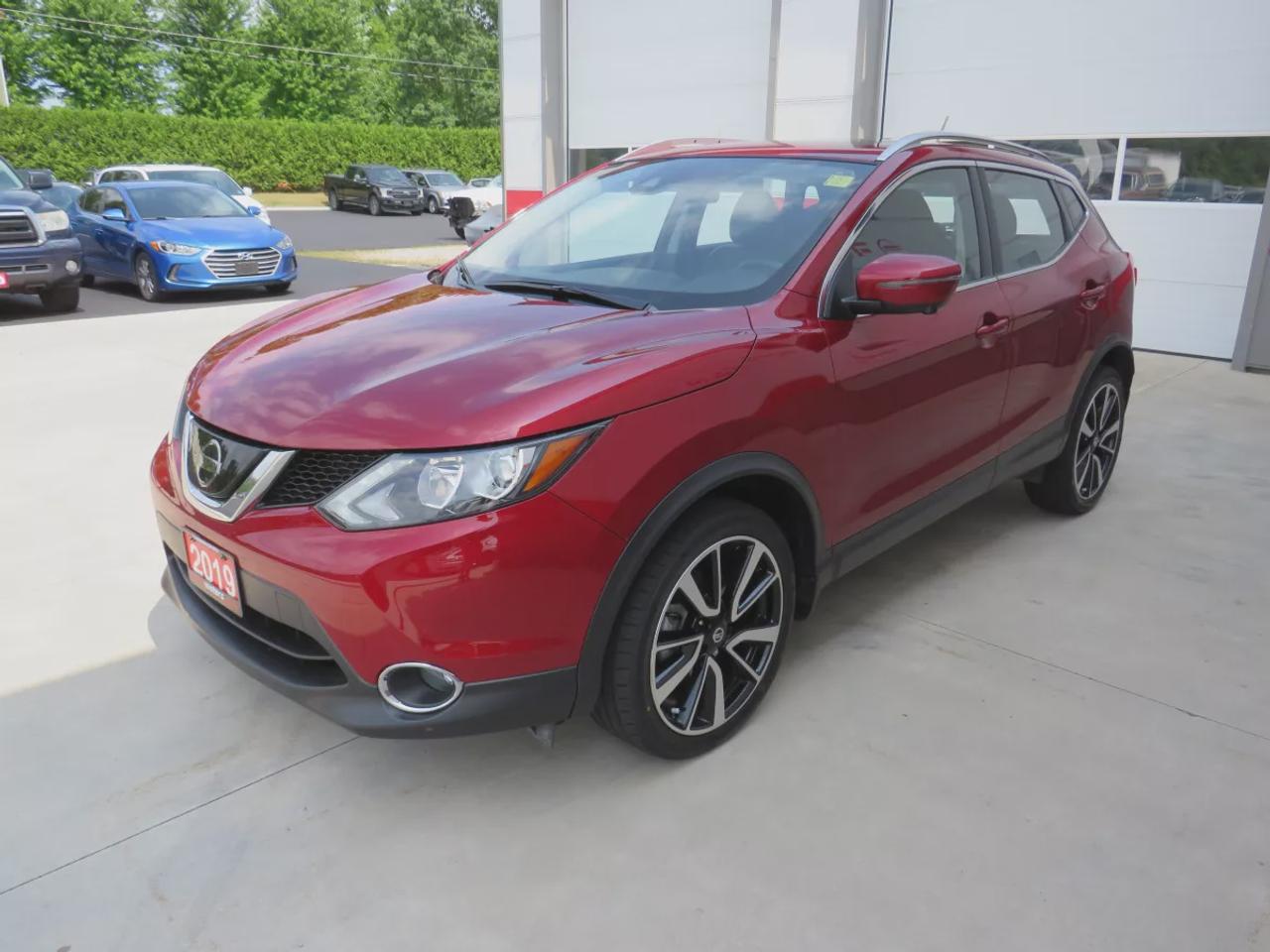 2019 Nissan Qashqai SL  | Low Km | Clean Title | No Accidents | Safety Certified | AWD | Alloy Rims | Leather | Sunroof | Navigation | Heated Seats | Heated Steering Wheel | Dual Climate Control | Push Button Start | Power Seats | 360 Degree Reverse Camera | Touchscreen Photo