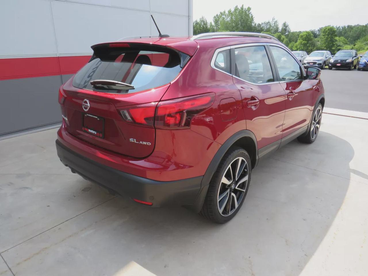 2019 Nissan Qashqai SL  | Low Km | Clean Title | No Accidents | Safety Certified | AWD | Alloy Rims | Leather | Sunroof | Navigation | Heated Seats | Heated Steering Wheel | Dual Climate Control | Push Button Start | Power Seats | 360 Degree Reverse Camera | Touchscreen Photo