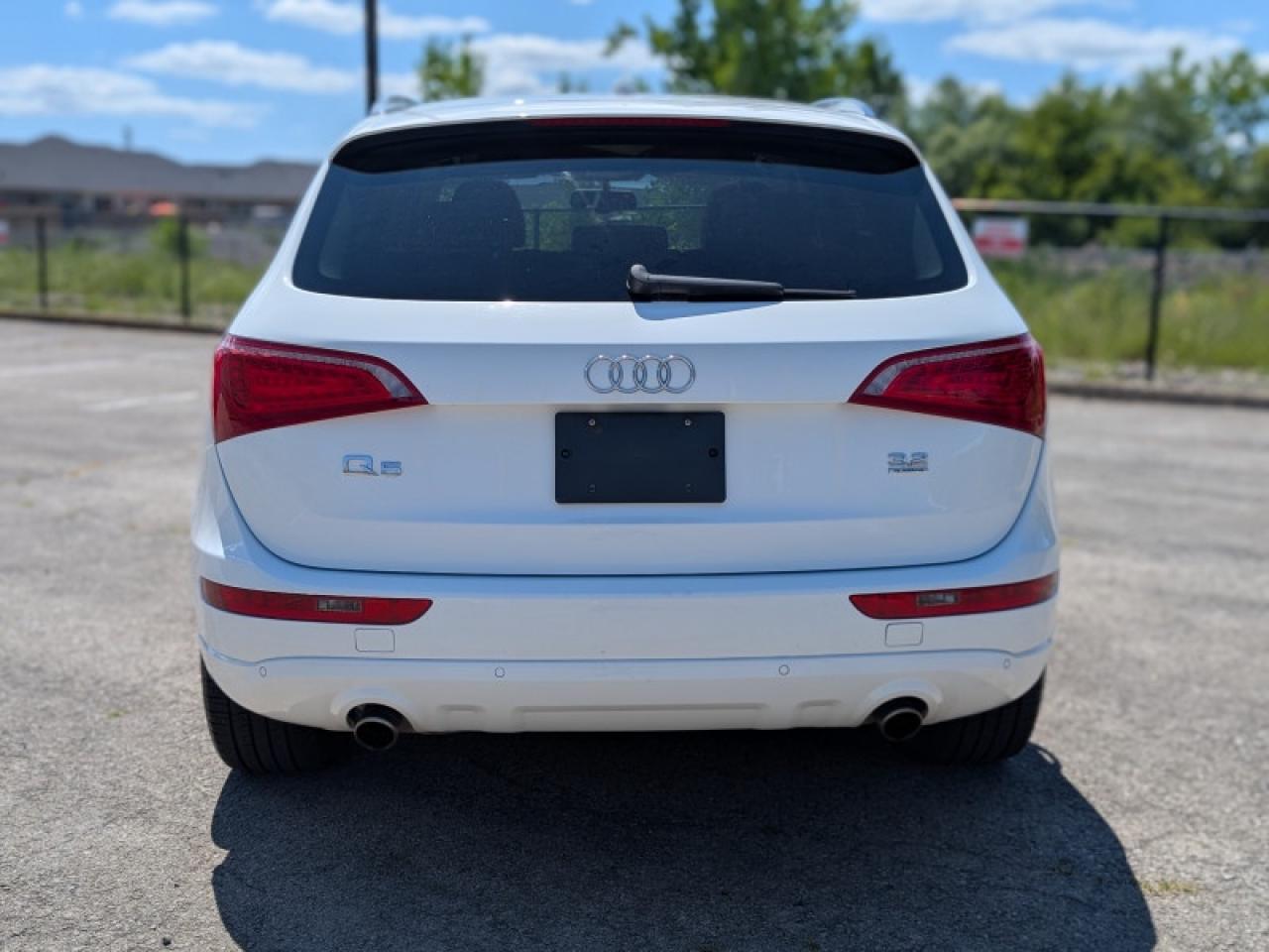 2010 Audi Q5 3.2 Premium  **1 OWNER - 3.2L V6 ENGINE** Photo3