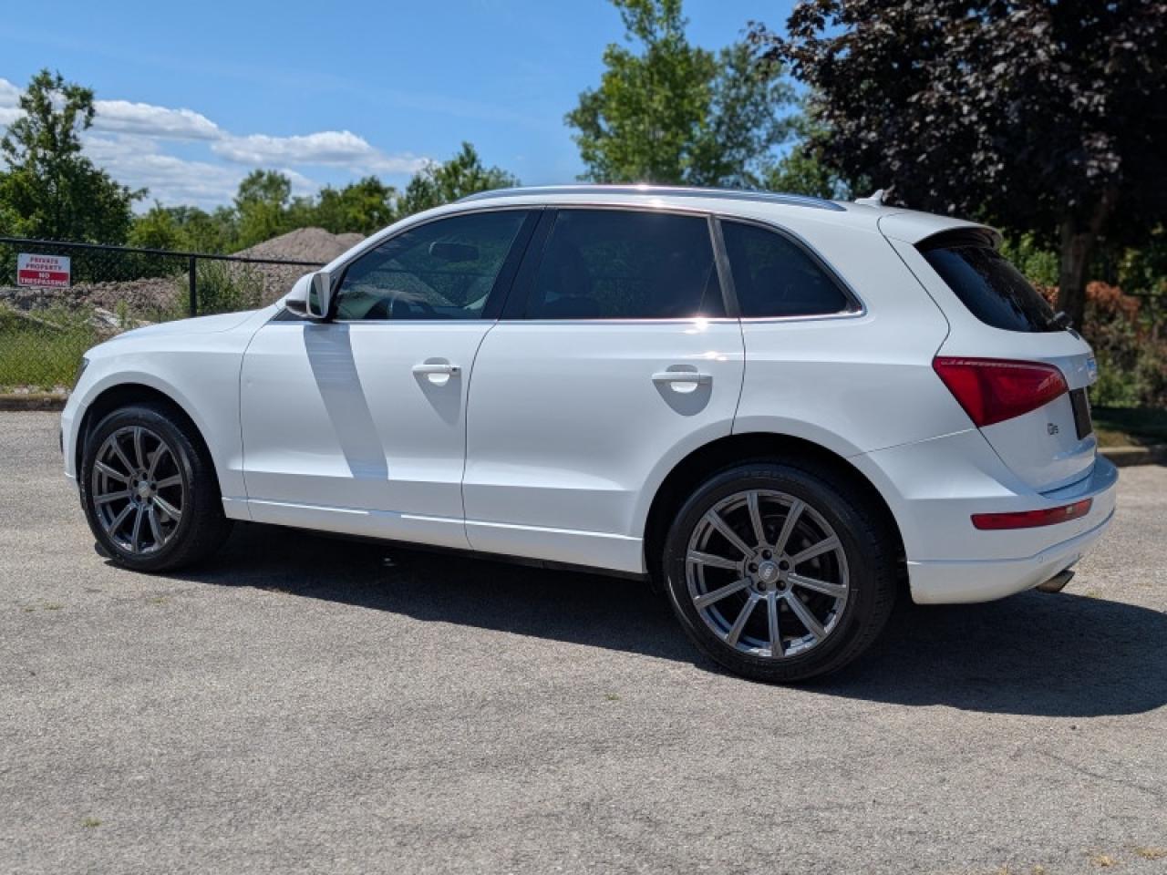 2010 Audi Q5 3.2 Premium  **1 OWNER - 3.2L V6 ENGINE** Photo2